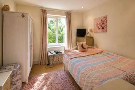 High Street, Epsom KT19 8AH, Image 8