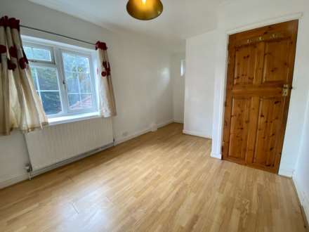 The Parade, Epsom, KT18 5DU, Image 6