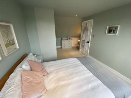 Barn Close, Epsom, KT18 7HQ, Image 14