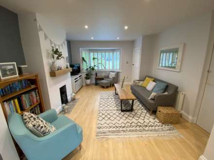 Barn Close, Epsom, KT18 7HQ, Image 2