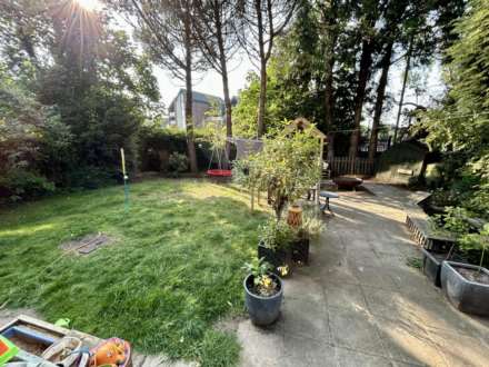 Treemount Court, Epsom, KT17 4DU, Image 9