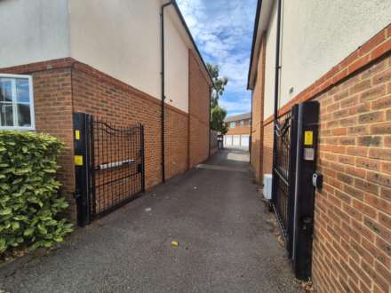 Cuddington Avenue, Worcester Park, KT4 7DB, Image 12