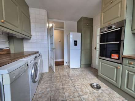 Avenue Road, Epsom, KT18 7QX, Image 10
