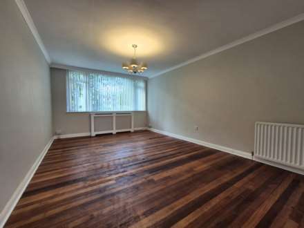 Avenue Road, Epsom, KT18 7QX, Image 3