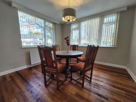 Avenue Road, Epsom, KT18 7QX, Image 4