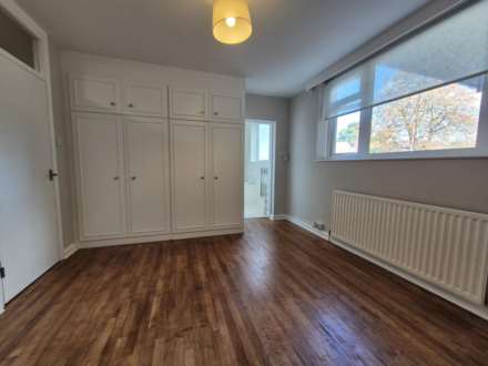 Avenue Road, Epsom, KT18 7QX, Image 5