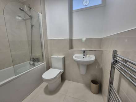 Avenue Road, Epsom, KT18 7QX, Image 7