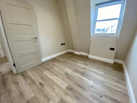 The Parade, Epsom, KT18 5DH, Image 10