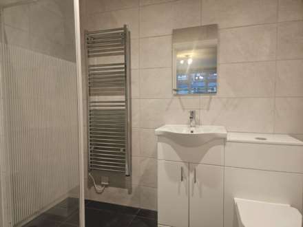 College Road, Epsom, KT17 4HY, Image 11