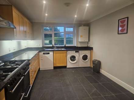 College Road, Epsom, KT17 4HY, Image 4