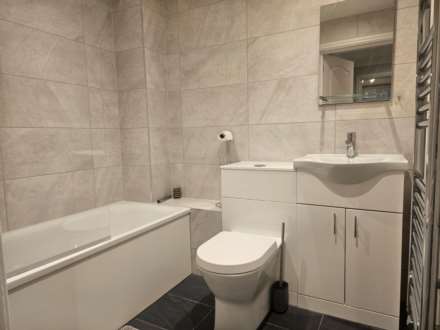 College Road, Epsom, KT17 4HY, Image 9