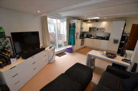 High Street, Epsom, KT19 8AH