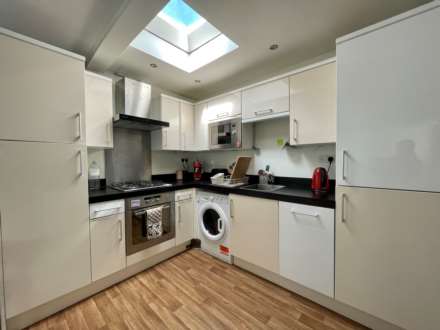 High Street, Epsom, KT19 8AH, Image 3