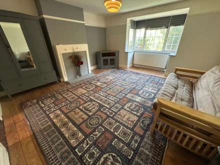 The Parade, Epsom, KT18 5DU, Image 1