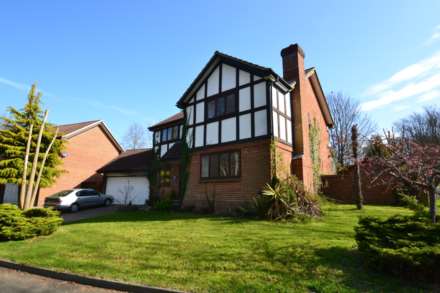 4 Bedroom Detached, Grey Alders, Banstead, SM7 1NL