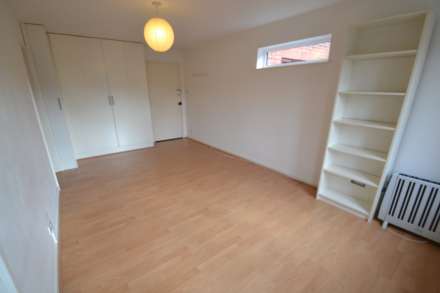 Kingston Avenue, Leatherhead, KT22 7HY, Image 1