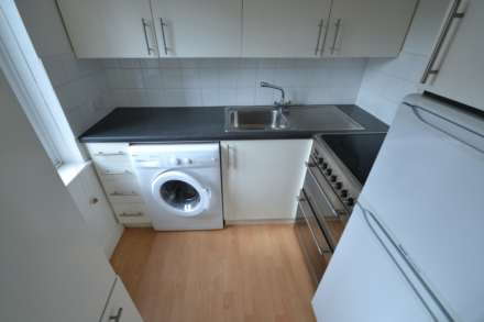 Kingston Avenue, Leatherhead, KT22 7HY, Image 3