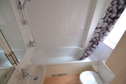 Kingston Avenue, Leatherhead, KT22 7HY, Image 5