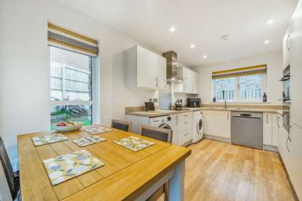Carbona Close, Meadow Brook, Image 3