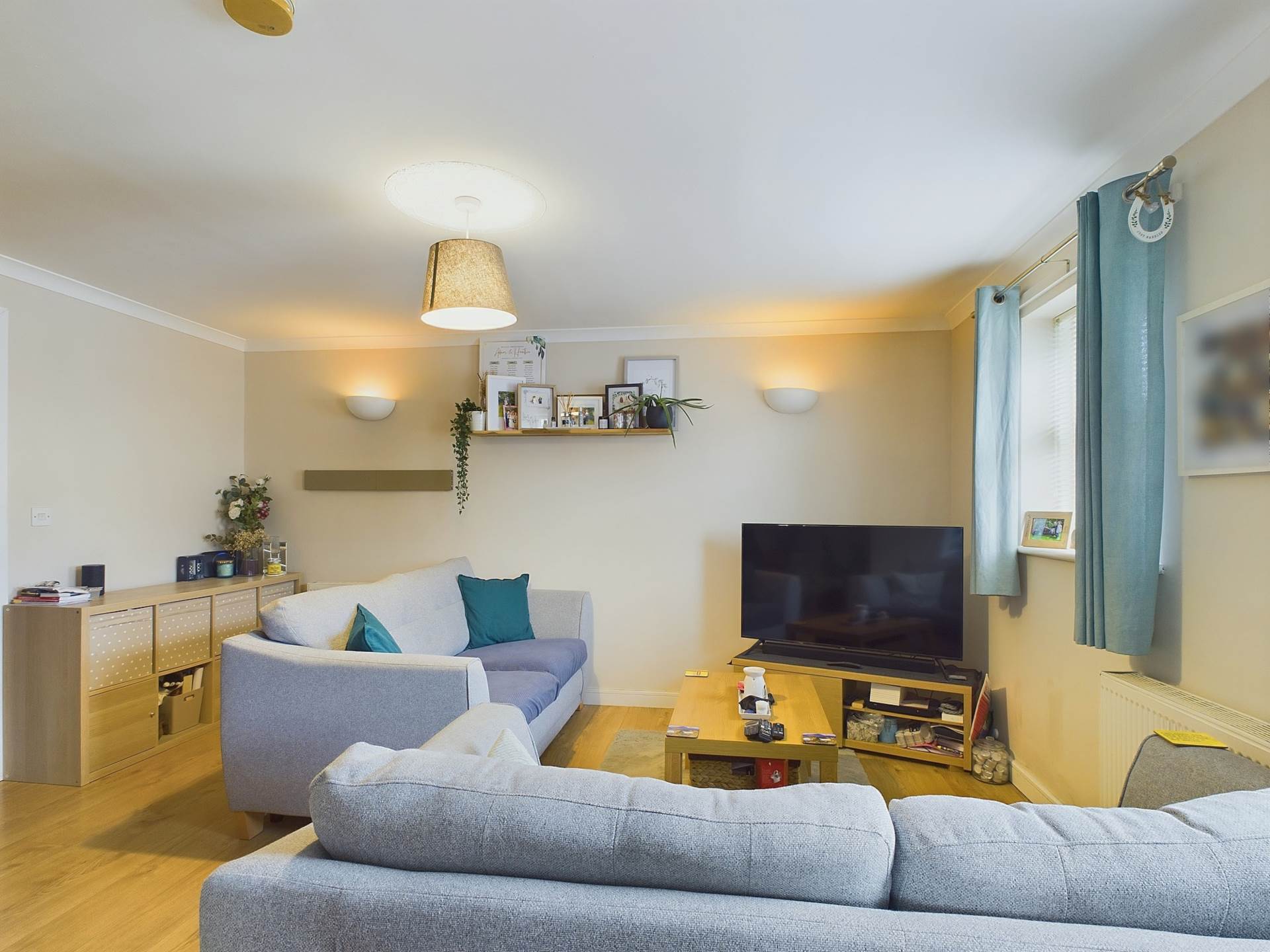 Harris Close, Kelly Bray, Image 2