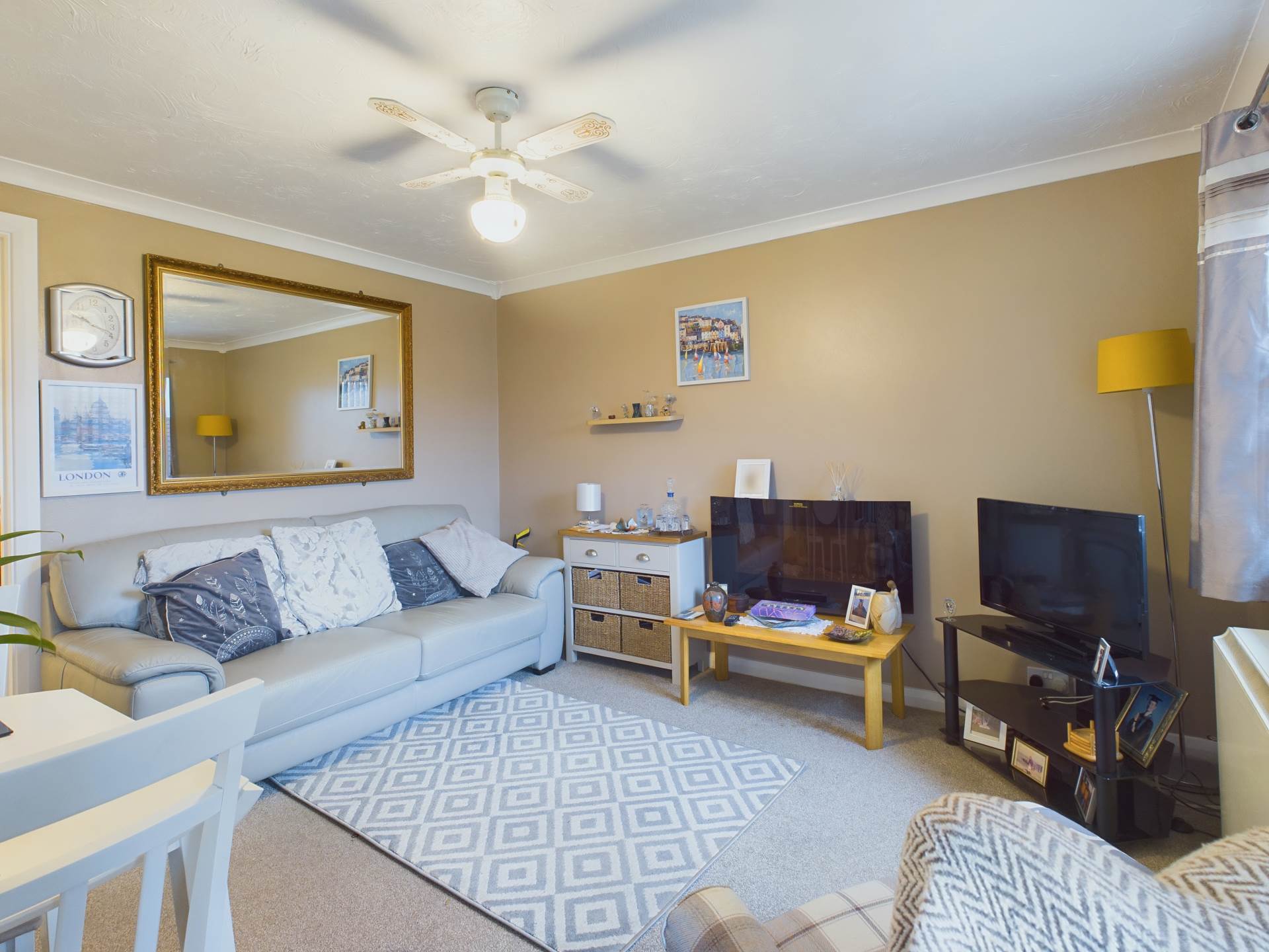 St Theresa Close, Callington, Image 3