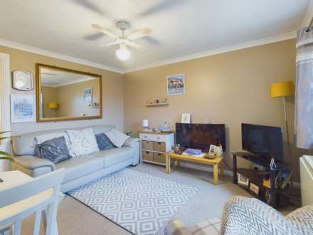 St Theresa Close, Callington, Image 3
