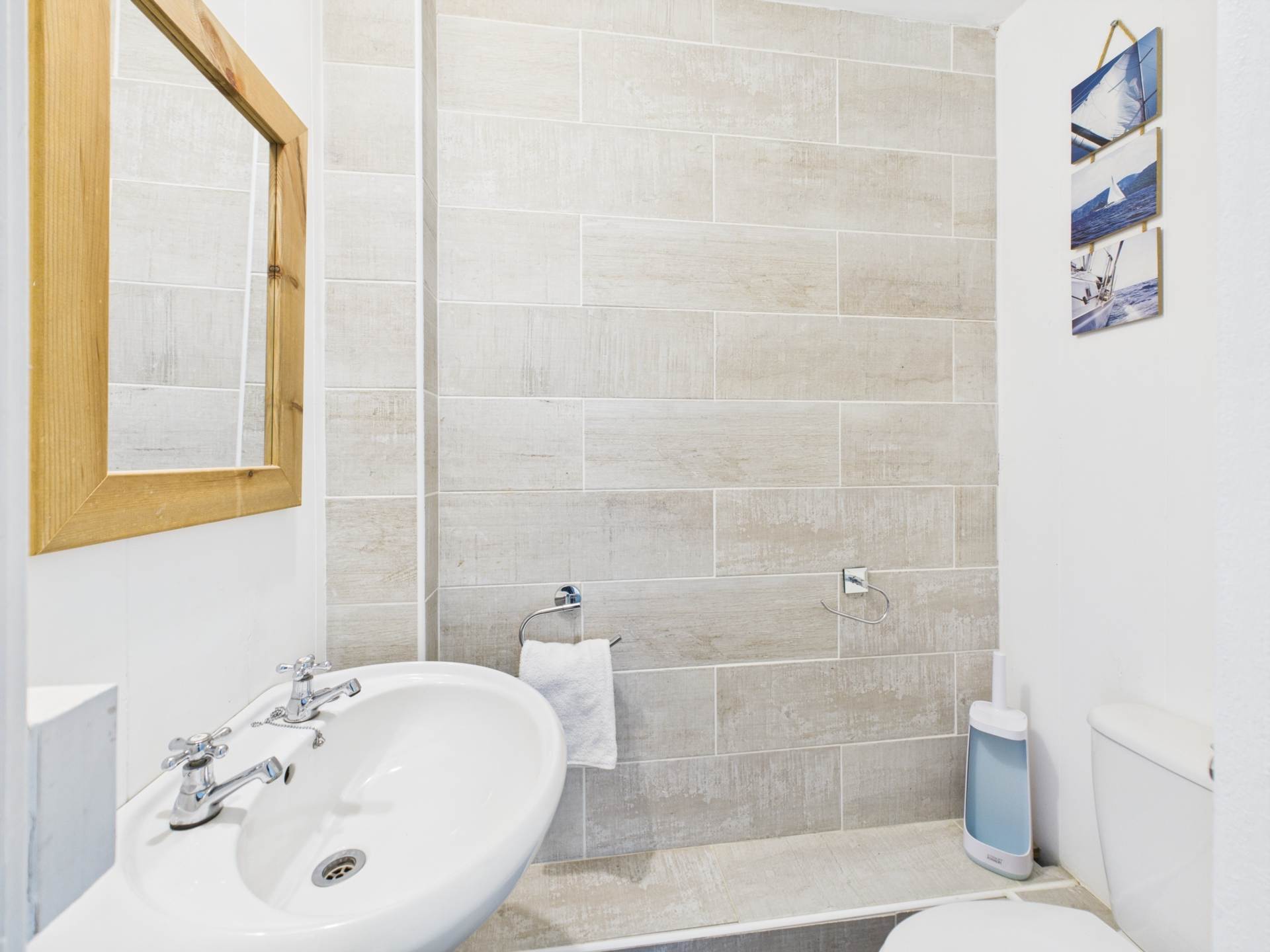 Manorcoombe Bungalows, Callington, Image 7