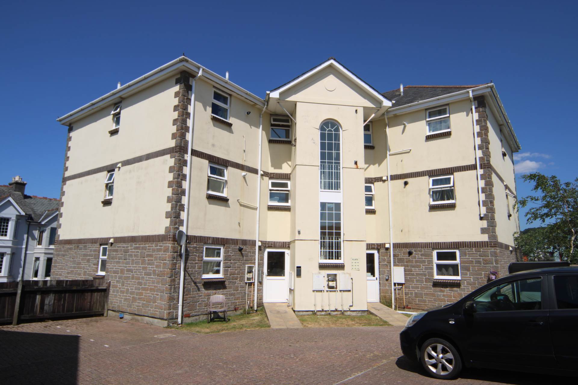 Harris Close, Kelly Bray, Image 1