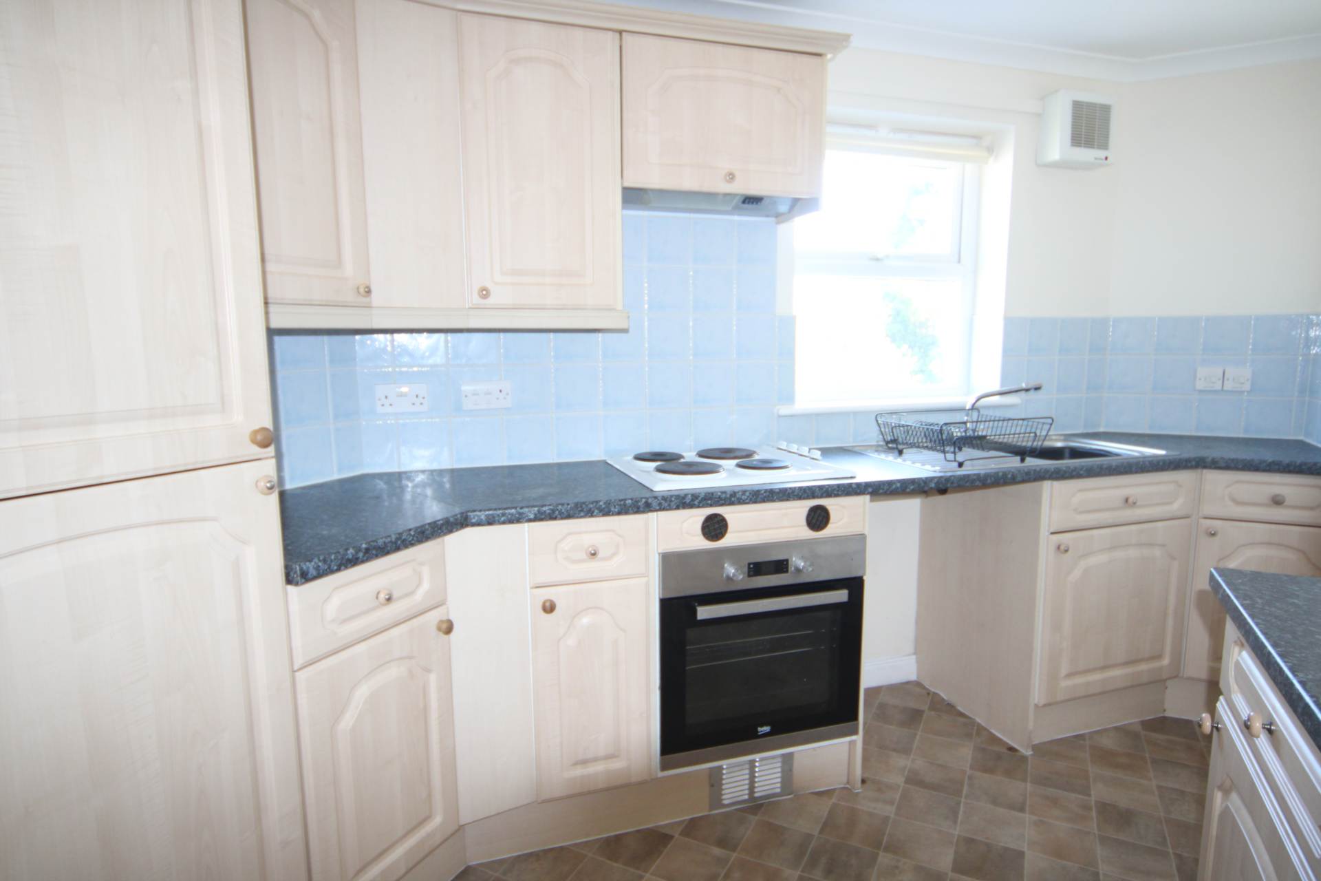 Harris Close, Kelly Bray, Image 2
