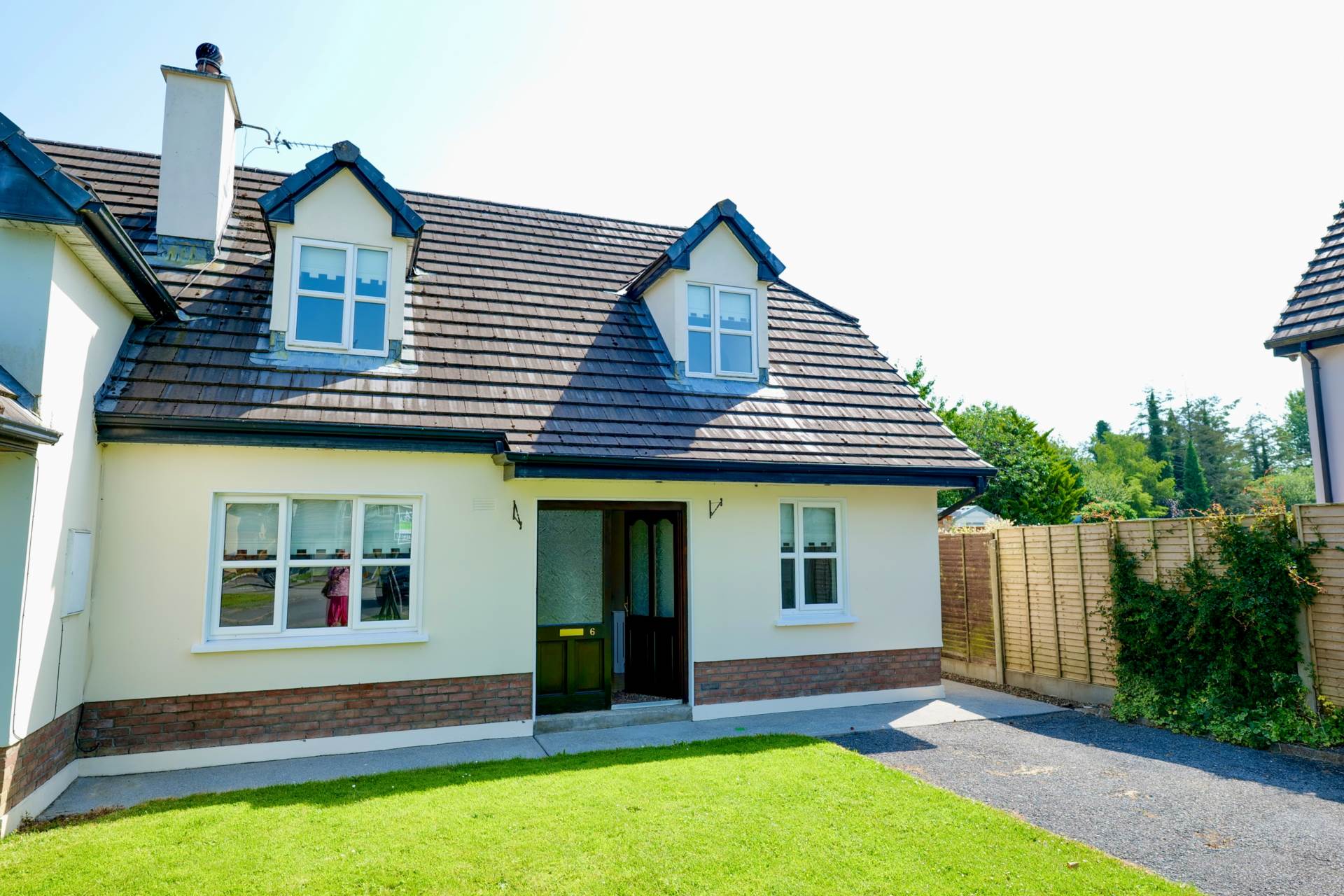 6 Woodfield Park,Newcastle West, Co. Limerick. V42 NY19