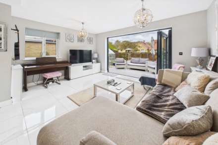 Kingcup Avenue, Leverstock Green, Image 21