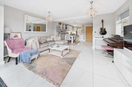 Kingcup Avenue, Leverstock Green, Image 22