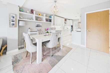 Kingcup Avenue, Leverstock Green, Image 23