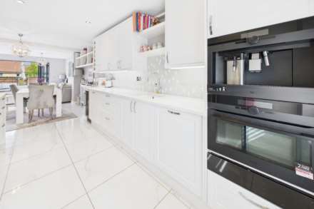 Kingcup Avenue, Leverstock Green, Image 24