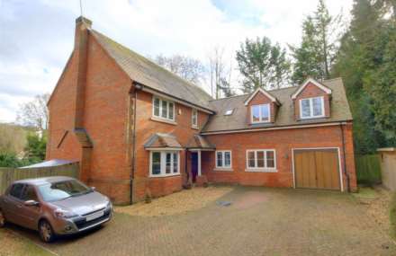 5 BED OFFERED FURNISHED & AVAILABLE NOW, Image 1