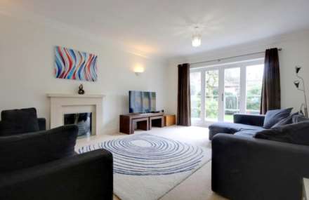5 BED OFFERED FURNISHED & AVAILABLE NOW, Image 3