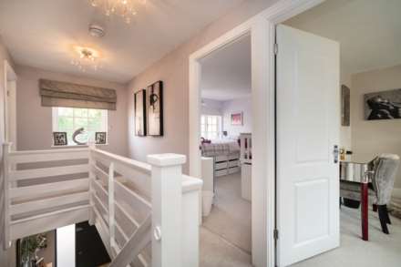 REFURBISHED 4 DOUBLE BEDROOM - SOUGHT AFTER OLD TOWN, HP2, Image 15