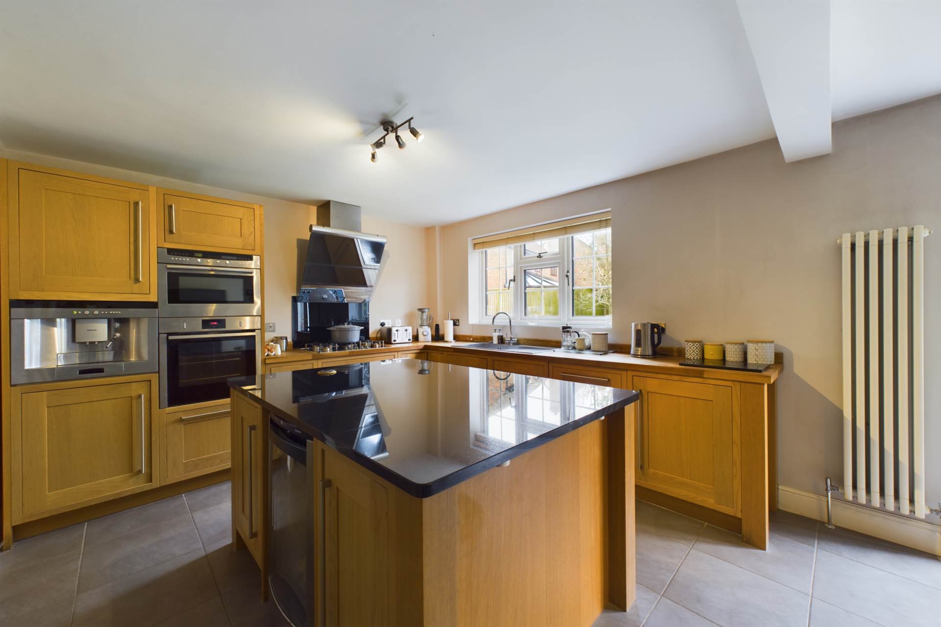 **  4/5 BED DETACHED  **  The Lawns, FIELDS END, HP1, Image 3