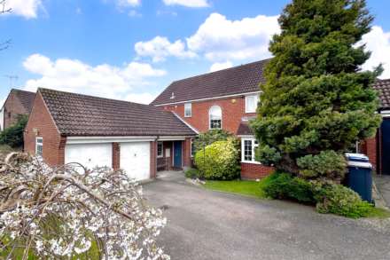 5 Bedroom Detached, **  4/5 BED DETACHED  **  The Lawns, FIELDS END, HP1