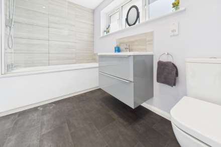 Counters Close, Boxmoor, Image 11