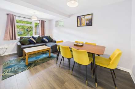 Counters Close, Boxmoor, Image 3