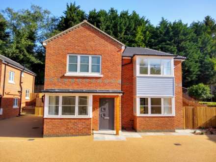 BRAND NEW 3 DOUBLE BED DETACHED with ENSUITE to MASTER BEDROOM, Image 1