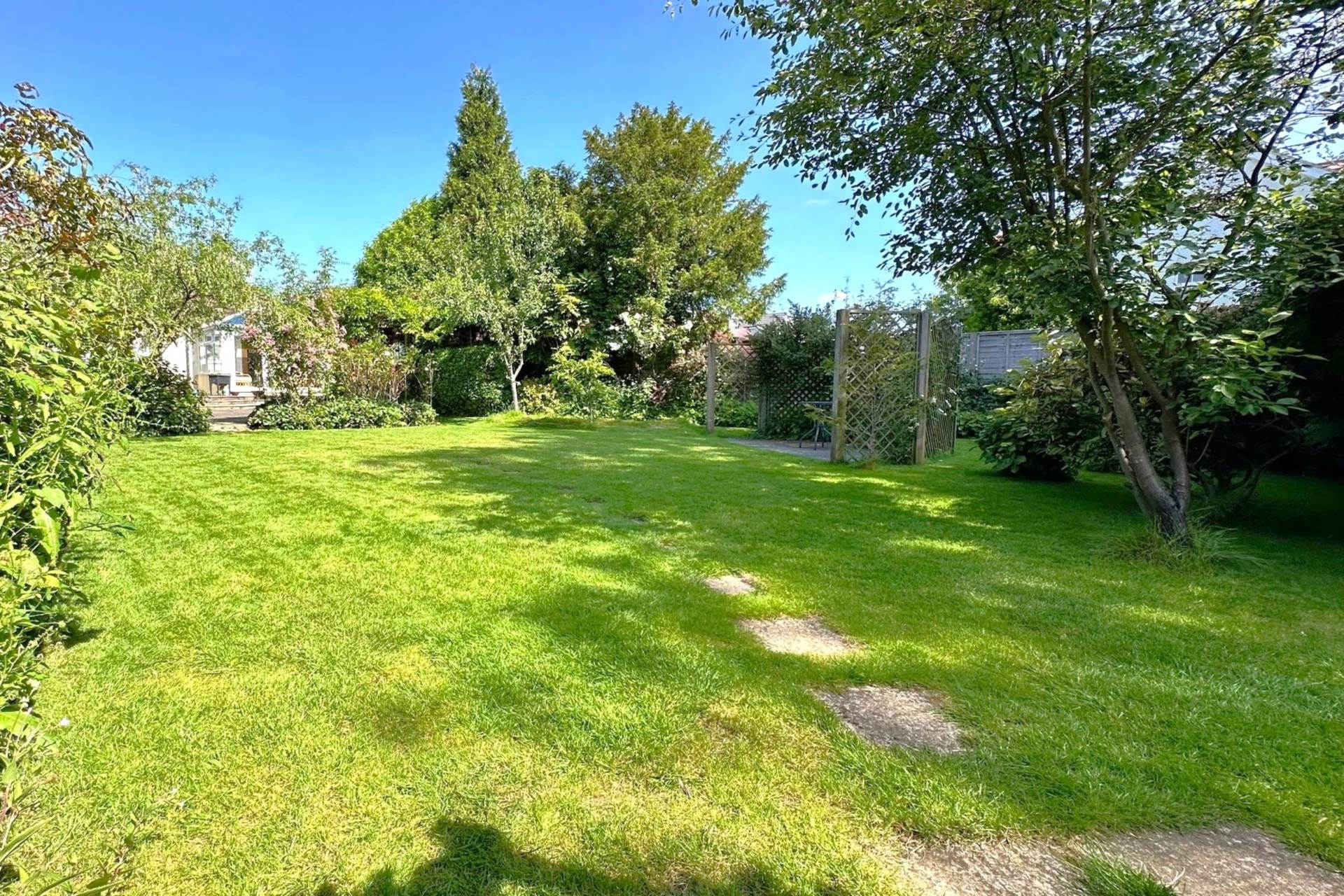 Property For Sale Chesham Road, BOVINGDON ** NO UPPER CHAIN