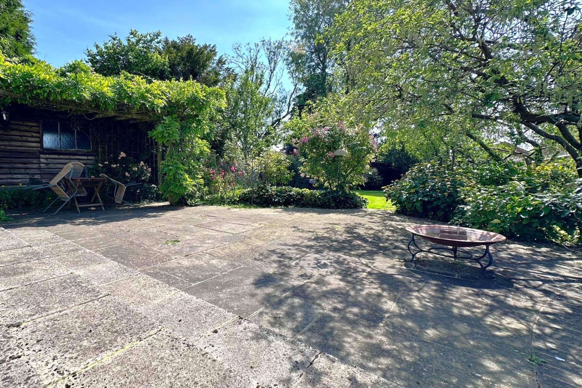 Property For Sale Chesham Road, BOVINGDON ** NO UPPER CHAIN