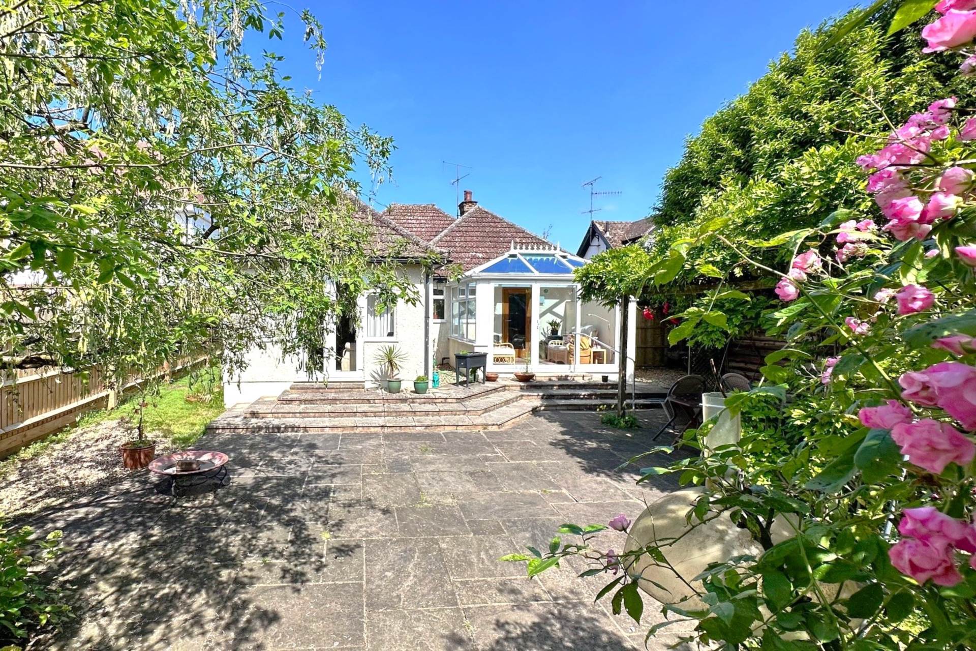 Property For Sale Chesham Road, BOVINGDON ** NO UPPER CHAIN