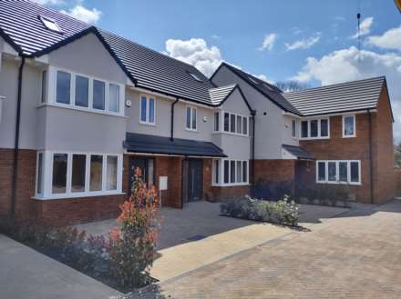 4 Bedroom House, Newman Close, Bovingdon, Long Term Let, Unfurnished & Available Now