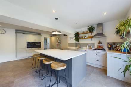 Greenacres, Leverstock Green, Image 7