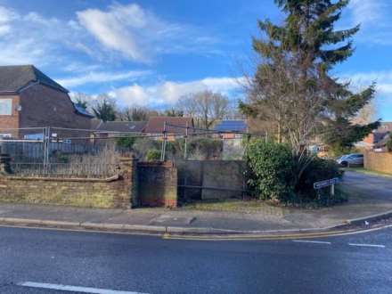 **  DEVELOPMENT SITE  **  WOOD LANE END Hemel Hempstead, Image 2