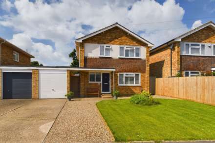 3 Bedroom Detached, Bartel Close, Leverstock Green