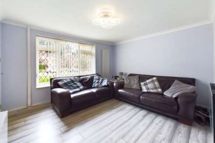 2 DOUBLE BED IN Beechfield Road, BOXMOOR, Image 3